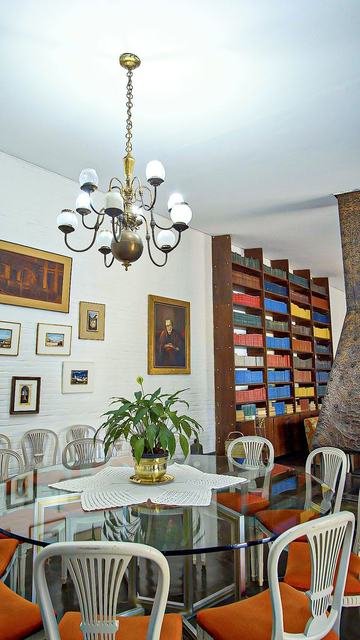 Biblioteca histórica da Fazendinha JK