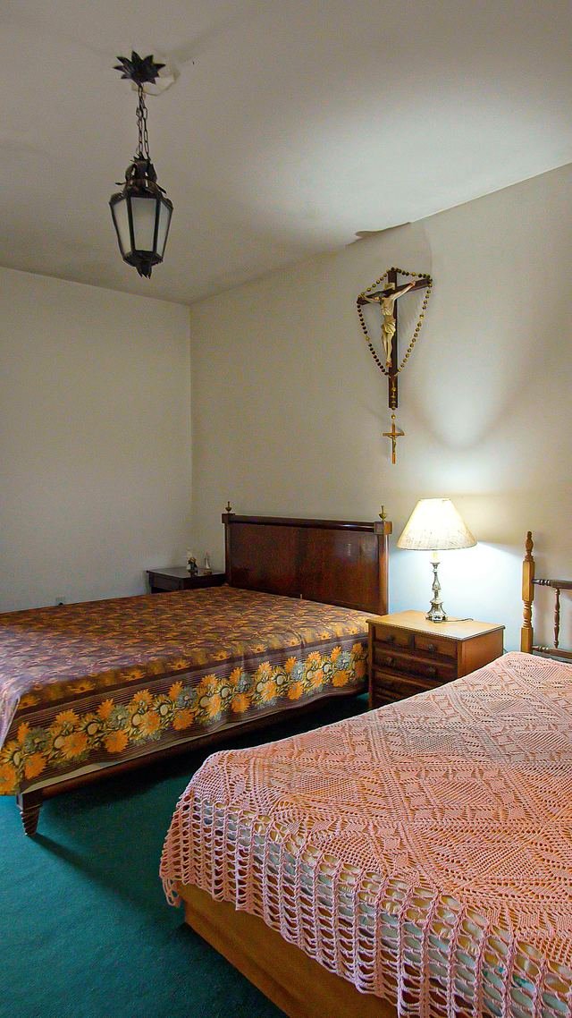 Quarto histórico com mobiliário original